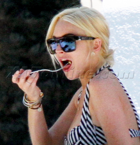 lindsay lohan miami 2011. Lindsay Lohan Eats Salad